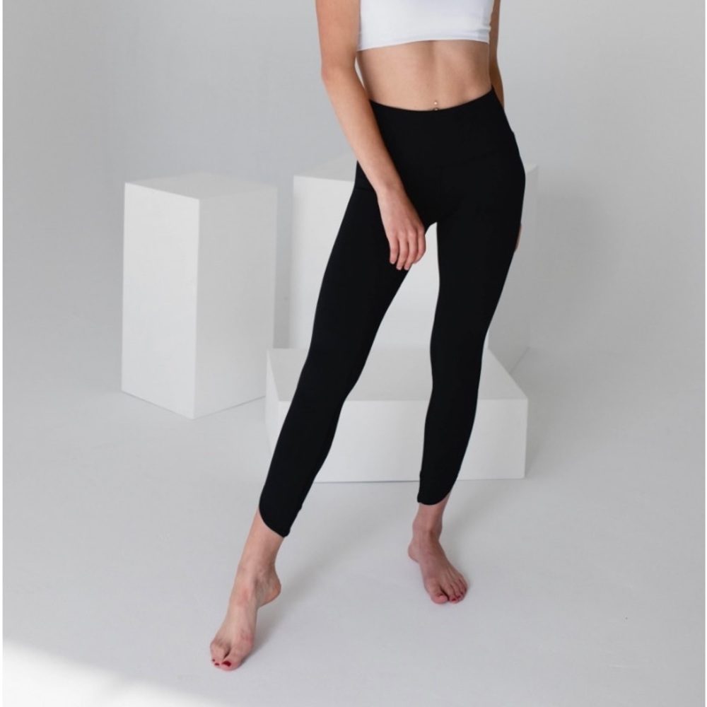 Black high waisted Savvi dancer leggings size medium